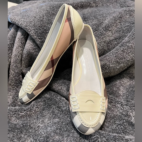 Burberry Flats size 38 - Picture 1 of 9